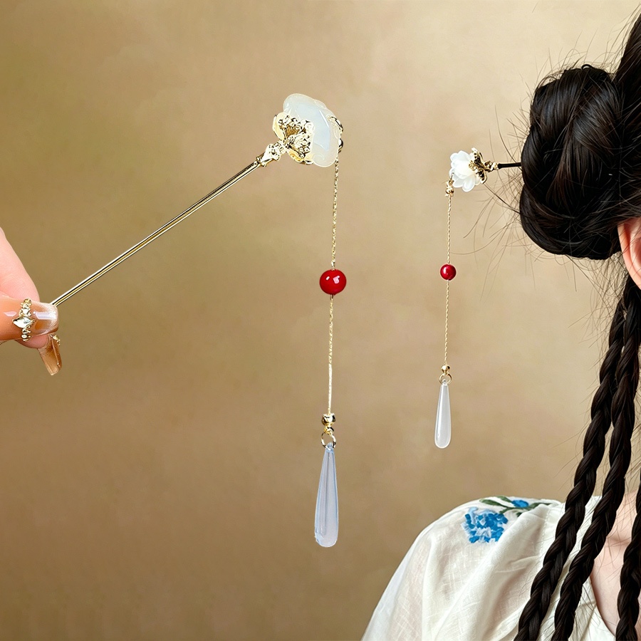 พู่กิ๊บหรูหราแบบคลาสสิก เสริมความสวยงามให้แก่การแต่งตัว