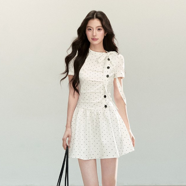 เวอร์ชั่นเกาหลีฤดูร้อนสไตล์ใหม่ Street อินเทรนด์ Beige Polka Dot ชุดผู้หญิง Slimmer ดูรอบคอ Single-Breasted แขนสั้น