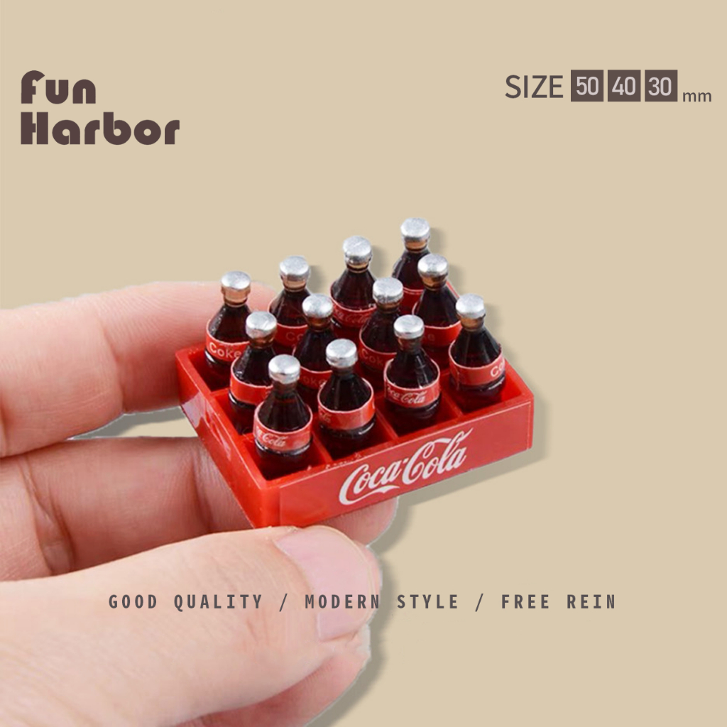 โมเดลโค้กจิ๋ว Coke ของตกแต่งโค้ก Coca Cola ของเล่นอาหารจำลองขนาดเล็ก 12 ขวด + ฐาน ของตกแต่งบทบาทสมมต