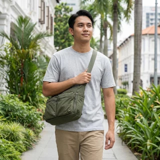 LEZOOM ผู้ชายและผู้หญิง Casual Crossbody กระเป๋าไหล่เดี่ยว สไตล์กันน้ําขนาดใหญ่ความจุกระเป๋า