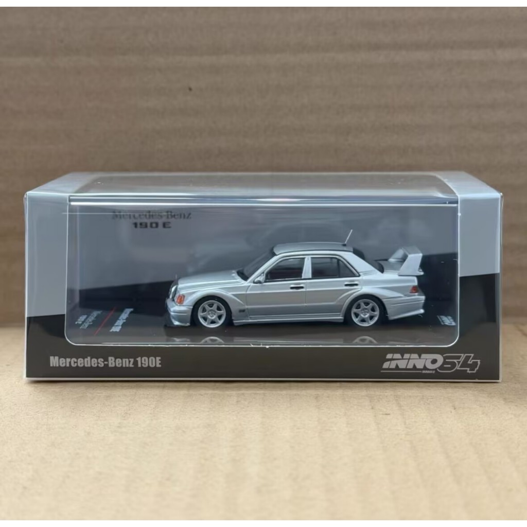 {ใหม่เอี่ยมที่ยังไม่ได้เปิด} INNO 1: 64 Mercedes-Benz 190E โมเดลรถโลหะผสม สีเงิน
