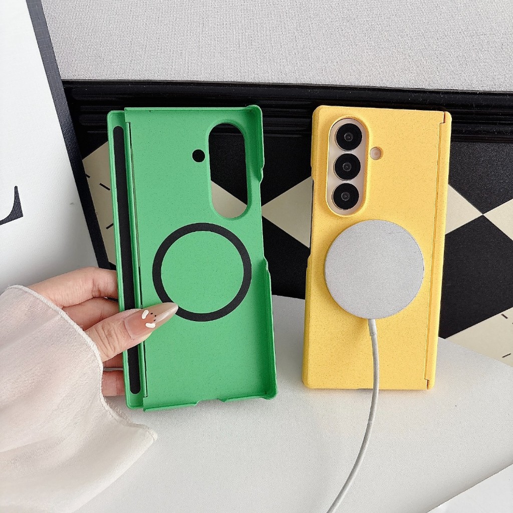 เคสโทรศัพท์ผิวสัมผัสแบบด้านบางพิเศษ สําหรับ Samsung Galaxy Z Fold 7/6/5/4 ป้องกันด้านหลัง แกนป้องกันแม่เหล็ก