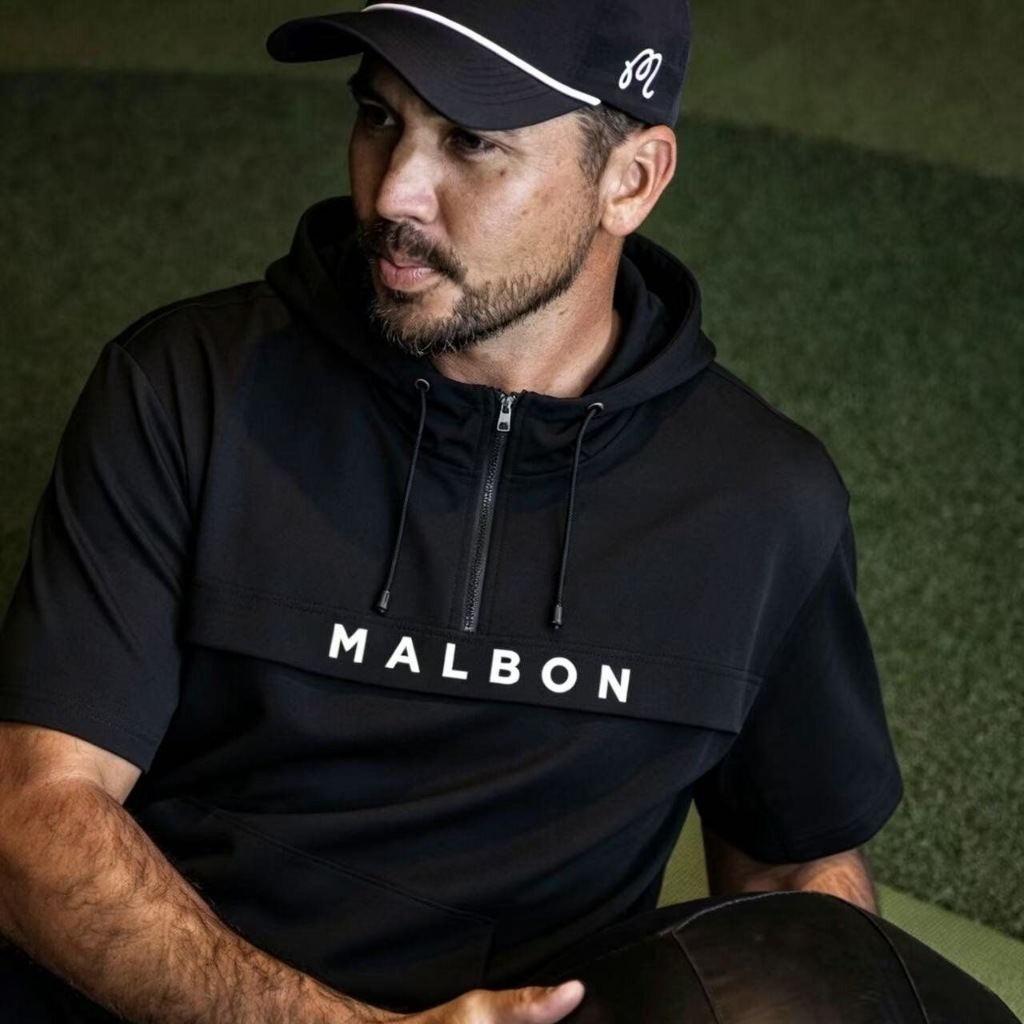 2026 ฤดูร้อนสไตล์ใหม่ MALBON Golf เสื้อผ้าผู้ชาย Breathable Hooded Workwear แขนสั้น Ultra-Light หลวมพิมพ์ Quick-Drying Jersey เวอร์ชั่นเกาหลี Casual Daily Outdoor Endgame กีฬาเสื้อกอล์ฟ ราคา ถูกที่สุด โปรบีเคเค แกลเลอรีภาพที่ 3