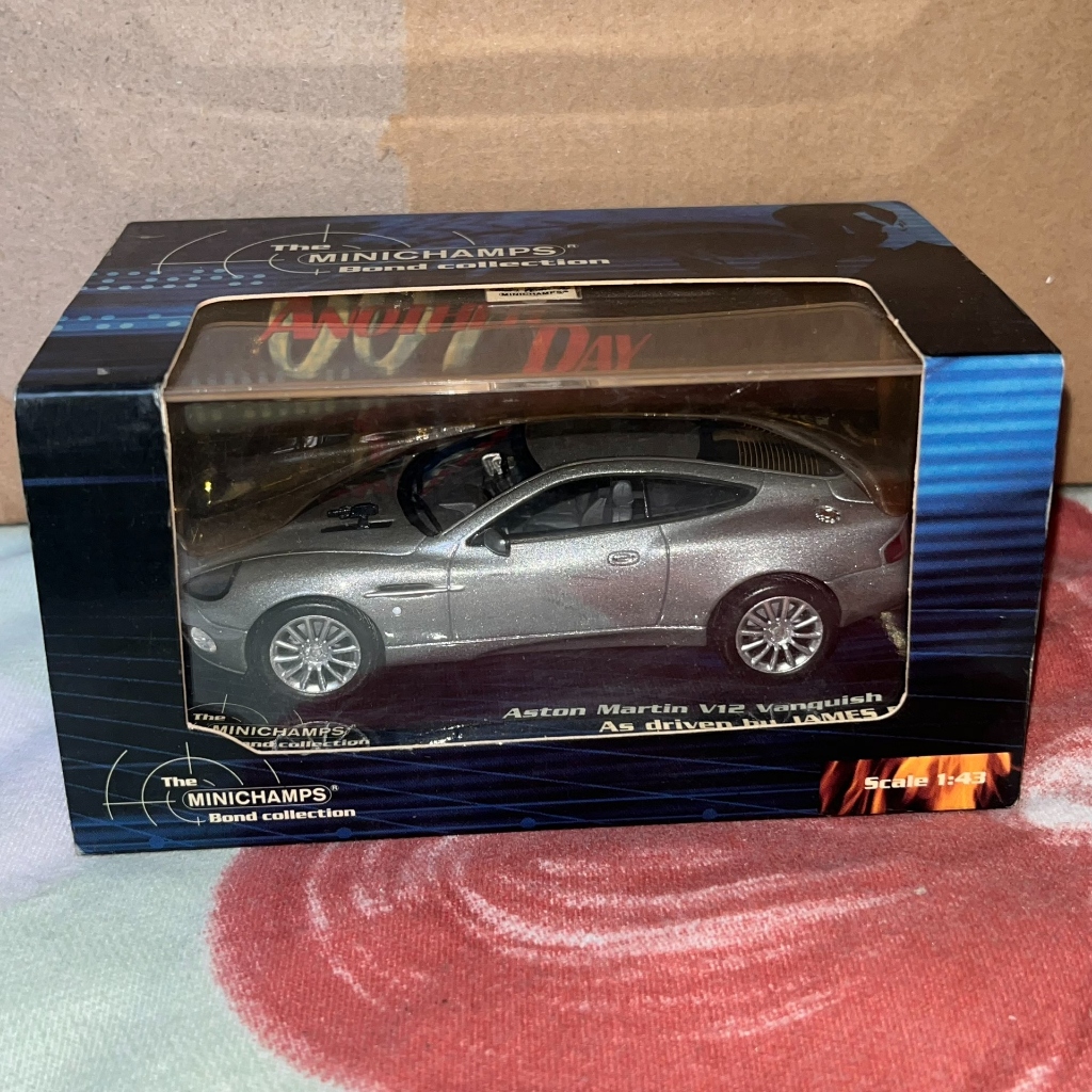 Mini Cut Aston Martin V12 Alloy Model 2002 เลือก Day to Death Movie 007 Series 1/43, Rare Out of Pri