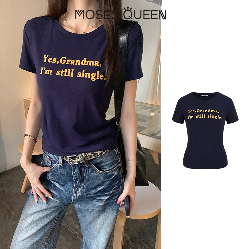 MOSESQUEEN เสื้อยืดแขนสั้นผู้หญิง พิมพ์ลายตัวอักษรสีเหลือง สวมใส่สบายสำหรับวันธรรมดาและโอกาสต่างๆ #63650