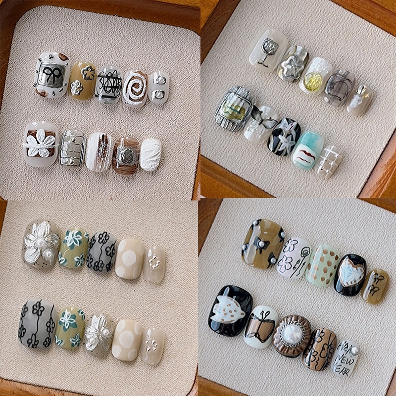 [แฮนด์เมดบริสุทธิ์ + ชุดเครื่องมือฟรี] ทําด้วยมือสวมใส่เล็บสามมิติดอกไม้แต่งเล็บที่ถอดออกได้ชิ้นย้อนยุคสีเขียวเข้มบริสุทธิ์ที่ทําด้วยมือเล็บชิ้นสั้น ที แพทช์10ชิ้นในขนา