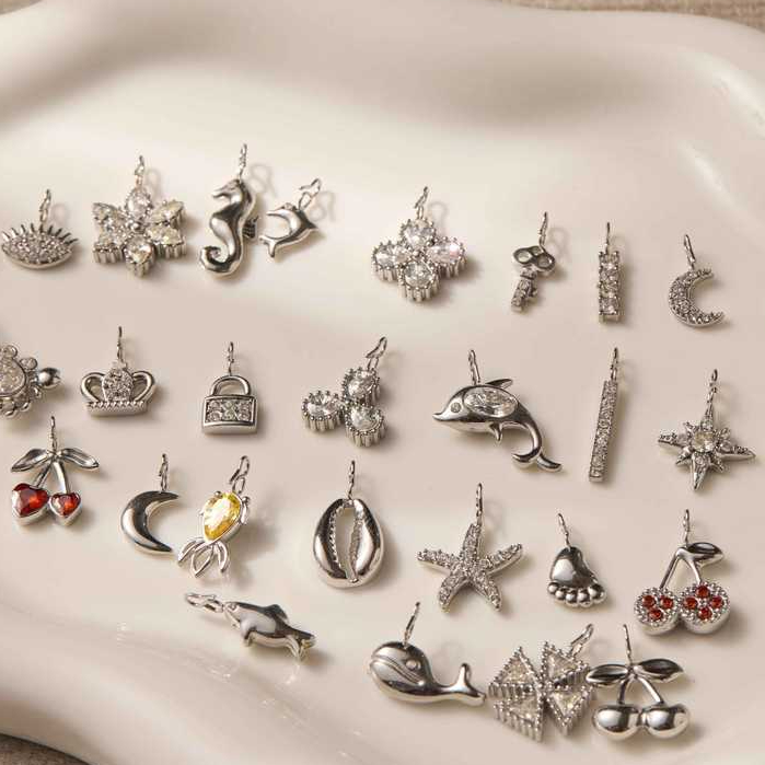 จี้หัวใจคริสตัลเปล่งประกาย อะไหล่DIY ผสานได้หลากหลาย ทำจากสแตนเลสชุบทอง18K มีแบบสร้อยข้อมือ สร้อยคอ ต่างหูให้เลือก เหมาะเป็นของขวัญสวยงาม