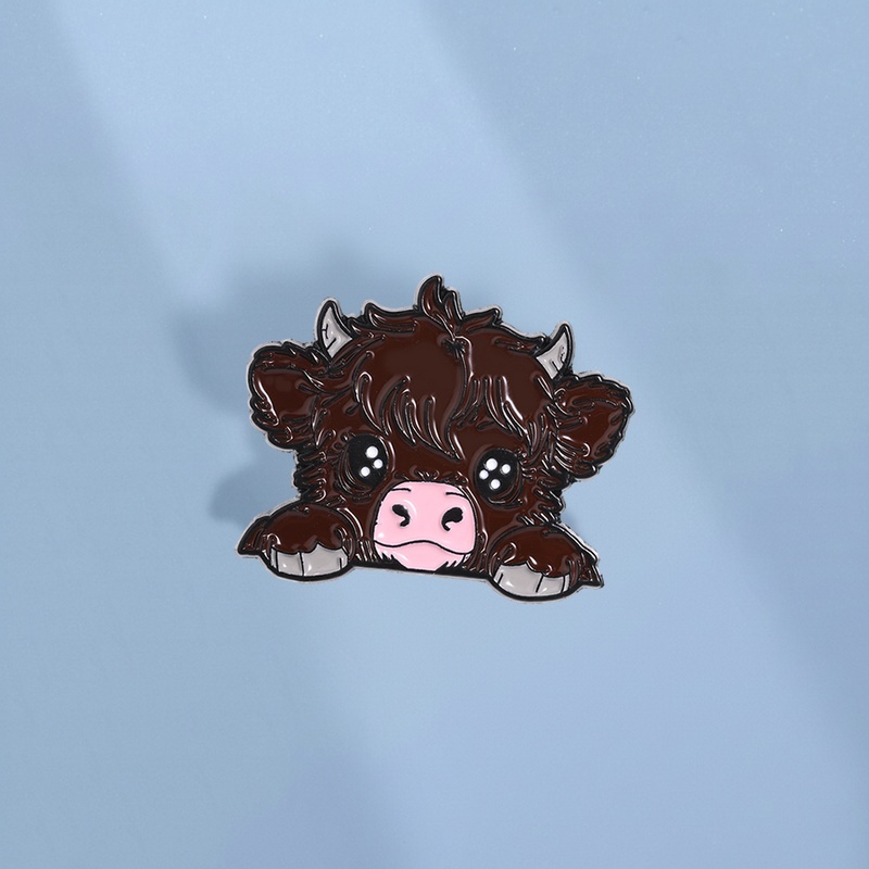 เข็มกลัดลายการ์ตูนวัวคาวай สไตล์.Peek-a-Cow สีน้ำตาล สำหรับ Lapel Badge และกระเป๋า เป้ อุปกรณ์ตกแต่ง พร้อมใจให้เป็นของขวัญแก่เพื่อน