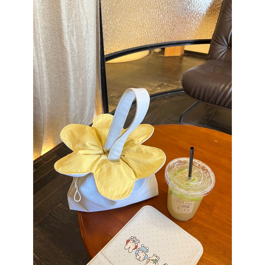 กระเป๋าสะพายข้างลายจุด ดีไซน์ใหม่ มีสายรัด.Drawstring ทำจากผ้าใบ สำหรับผู้หญิง น่ารัก พกพาสะดวก สำหรับเดินทางและใช้งานทุกวัน