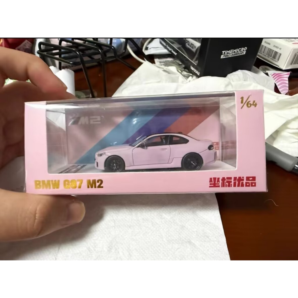 Howie Model Brand 1: 64 Scale BMW M2 G87 สีม่วง สีชมพู ใหม่เอี่ยมยังไม่ได้เปิดพร้อมกล่องเดิม