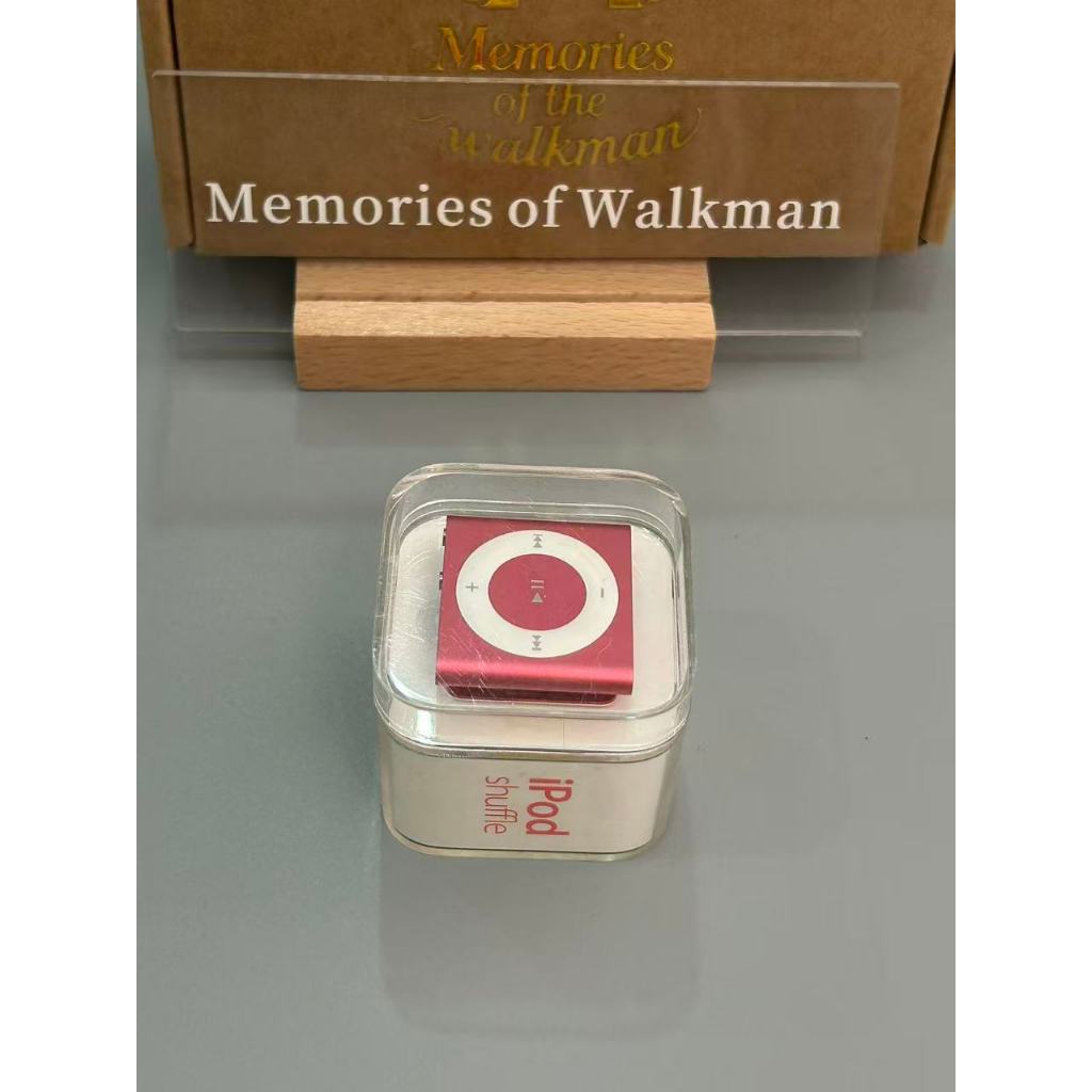 เครื่องเล่น MP3 shuffle (รุ่นที่ 4) สีชมพู ความจุ 2GB พร้อมกล่องบรรจุภัณฑ์เดิม แบตเตอรี่ใหม่ การเชื่