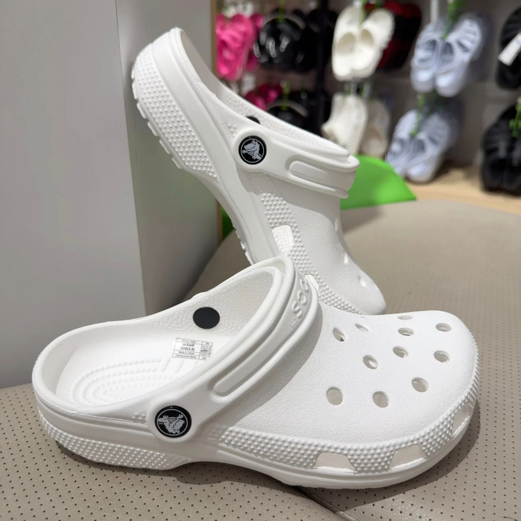 CROCS จระเข้ คลาสสิค อุดตันสูง-คุณภาพรองเท้าผู้ชายและผู้หญิงลื่นและทนต่อการสึกหรอรองเท้าแตะอเนกประสงค์อินเทรนด์สบายผู้ใหญ่แบนรองเท้าลําลองผู้หญิงเหมาะสํา