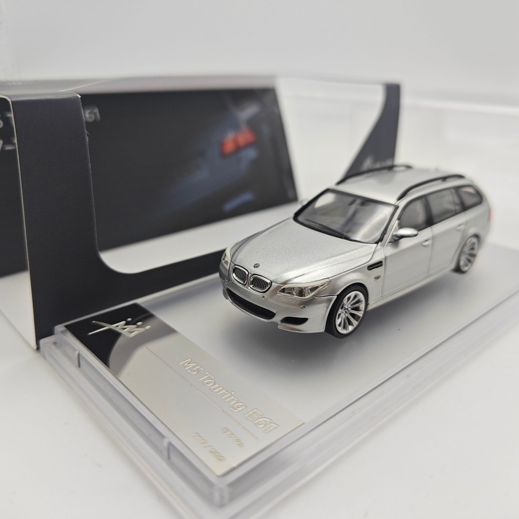 KING MODEL 1: 64 BMW M5 Touring E61Wagon จําลองรถรุ่นคอลเลกชันเครื่องประดับ