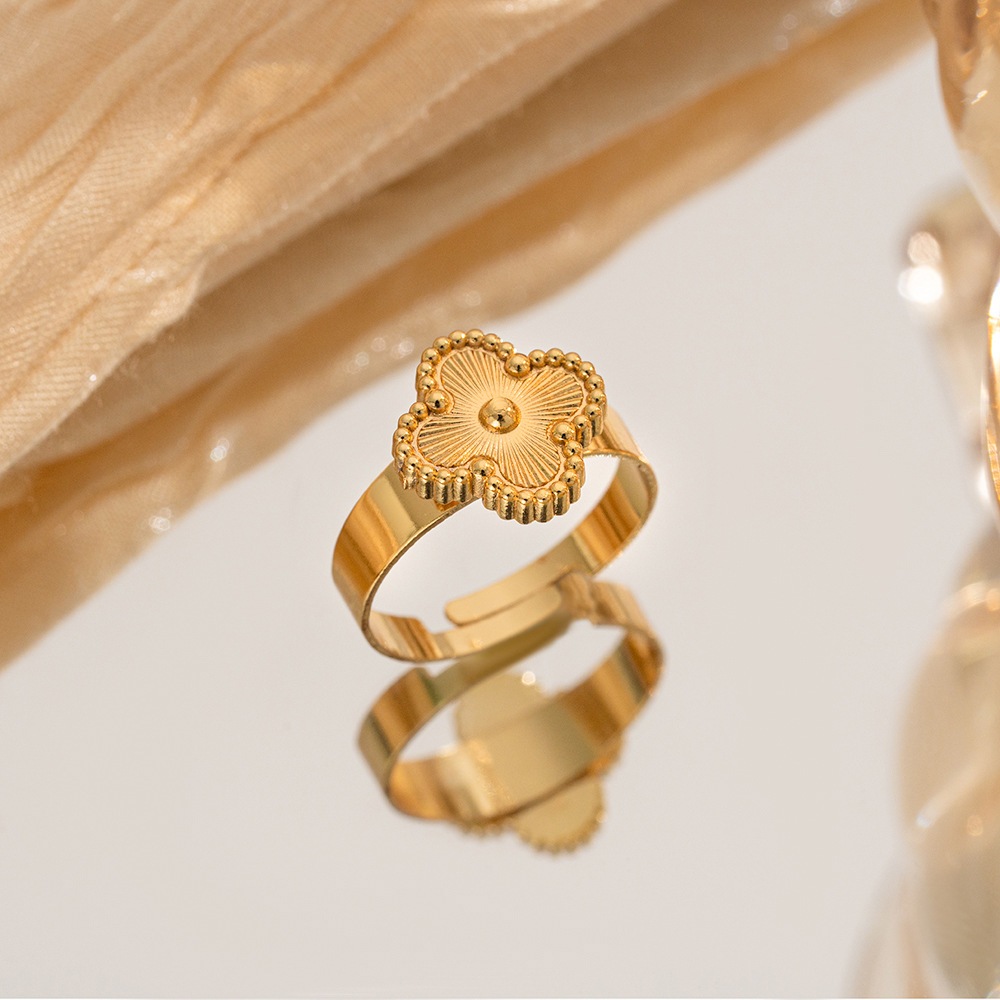 [รูปแบบใหม่] แหวนดอกไม้สี่แฉกนําโชค 18K Gold-Plated Simple Light Luxury High-End Opening Adjustable Ring