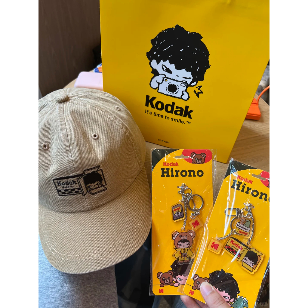 POP Hirono Kodak Co-Branded พวงกุญแจจี้ Kodak x Hirono Co-Branded Merchandise พวงกุญแจจี้ชุด 2 ชิ้น