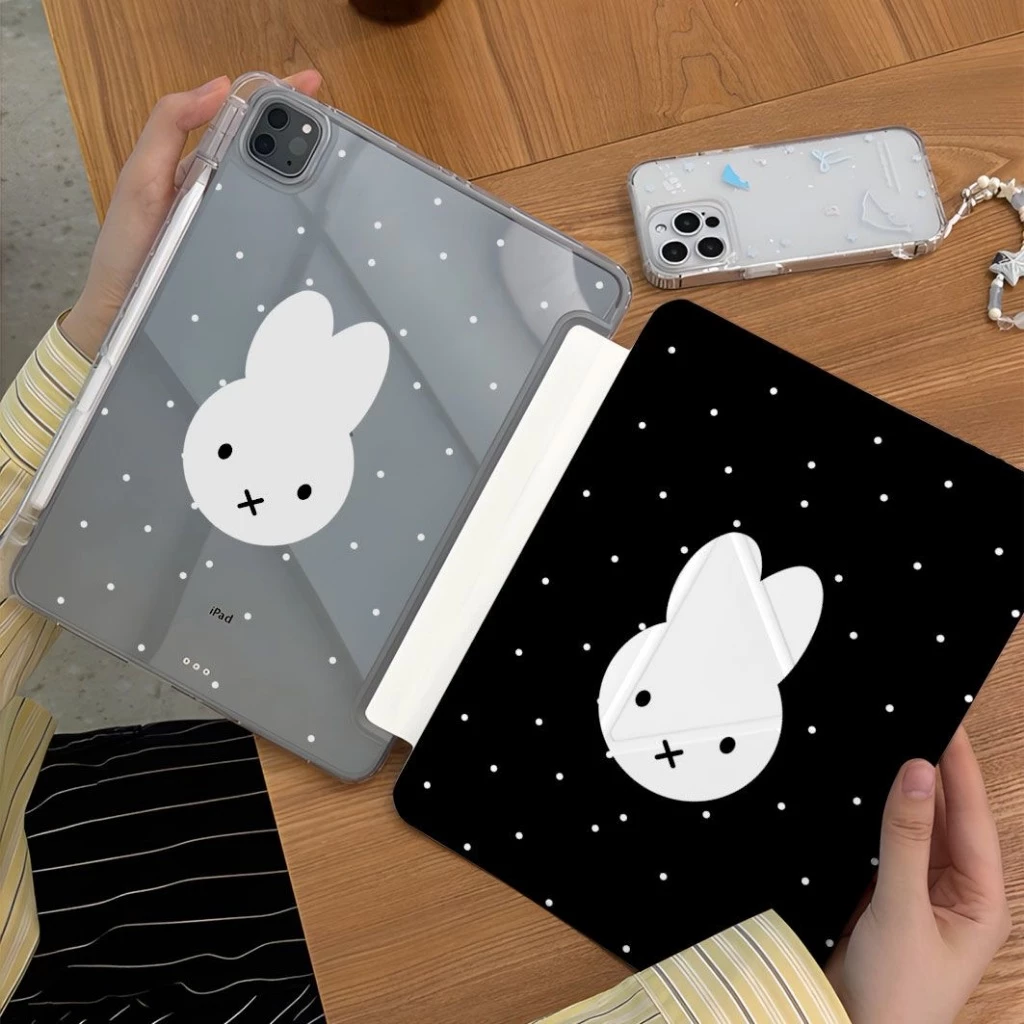 Miffy สําหรับกรณี iPad A16 Gen11 Air 7 M3 2025 M4 Pro 11 Gen10 Air 6 5 4 10.9 Gen9 Gen8 Gen7 10.2 Simple Line Miffy Bunny Y-พับอะคริลิคพร้อมดินสอสล็อต