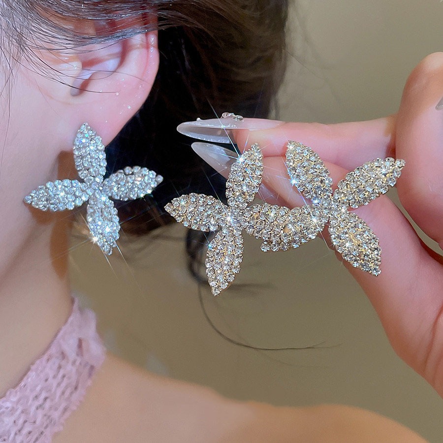 ต่างหูดอกไม้ Rhinestone กระพริบฝรั่งเศสระดับไฮเอนด์หรูหราต่างหูที่สวยงาม