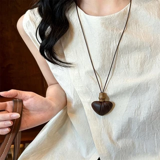 Retro ใหม่จีน Hollow ไม้เรซิ่นรอบจี้สร้อยคอสไตล์ชาติพันธุ์รูปไข่สแควร์ Love Heart อุปกรณ์เสริมสําหรับผู้หญิง Party ของขวัญ
