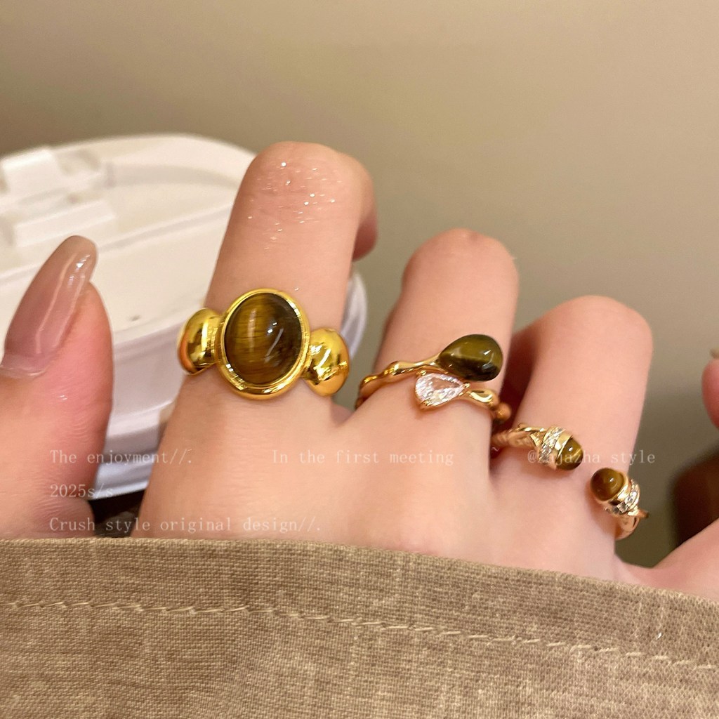 Golden Tiger Eye แหวนหญิงหรูหรา Niche High-End Index Finger แหวน Merad Stacked Retro แหวน