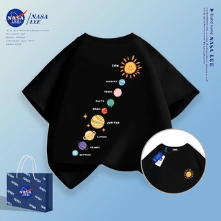 【จัดส่งในวันเดียวกัน】NASA เสื้อยืดแขนสั้นผ้าฝ้ายระบายอากาศ ลายดาวเคราะห์สุดเก๋ สนุกสนาน ทันสมัย ใส่ได้ทั้งเด็กชายและเด็กหญิง