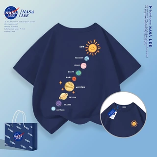 【จัดส่งในวันเดียวกัน】NASA เสื้อยืดแขนสั้นผ้าฝ้ายระบายอากาศ ลายดาวเคราะห์สุดเก๋ สนุกสนาน ทันสมัย ใส่ได้ทั้งเด็กชายและเด็กหญิง