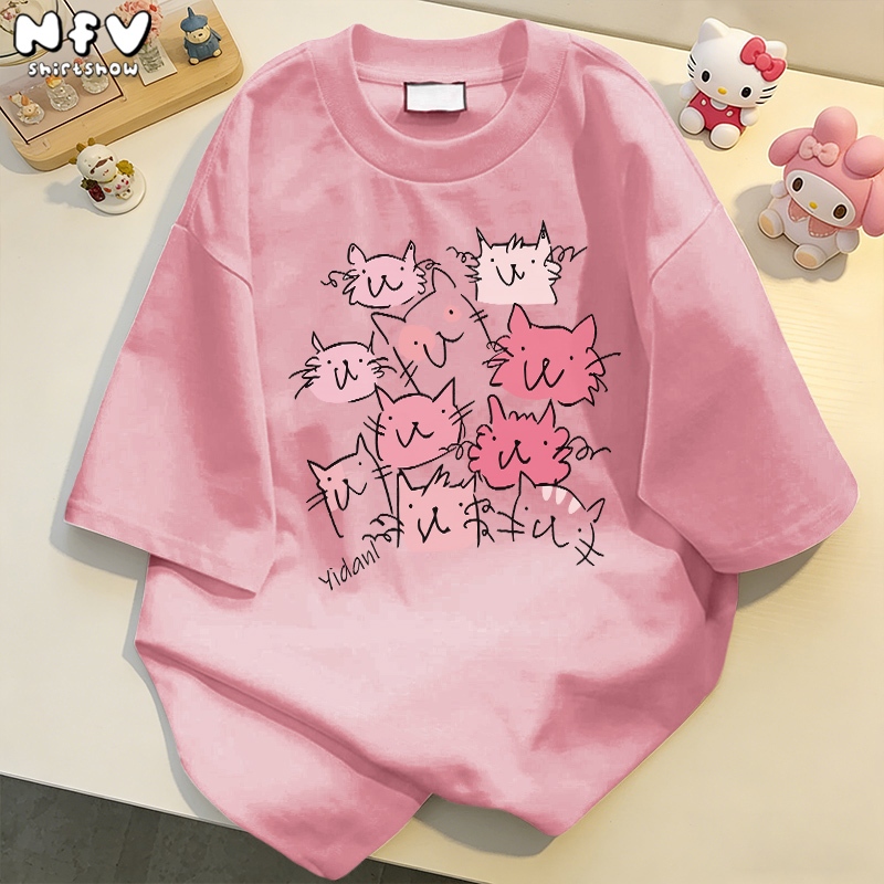 NFV แฟชั่นเกาหลี🎀เสื้อยืดแขนสั้นคอกลม ลายสกรีนแมวน่ารักๆสีชมพู ใส่สบาย ผ้าฝ้ายแท้ ทรงหลวม YG133
