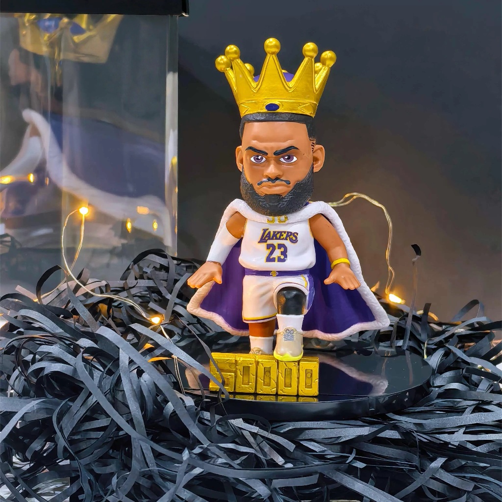 คุณภาพสูง NBA บาสเกตบอล Star รูป James Score King รุ่นเครื่องประดับของขวัญสําหรับชายเพื่อนร่วมชั้นเพ