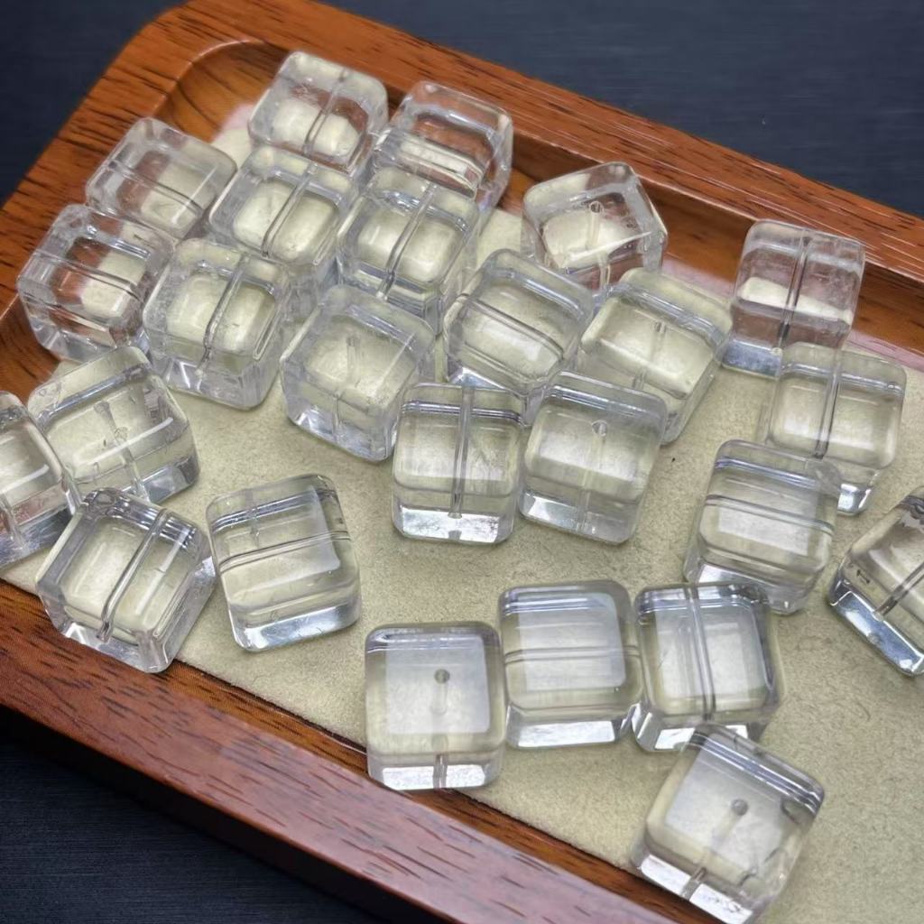 ธรรมชาติสีขาวคริสตัล Cube น้ําตาลประมาณ 13 มม. Through Hole แกะสลักชิ้นคริสตัล Hand-Made เครื่องประดับ diy อุปกรณ์เสริม Simple All-Match ของขวัญ