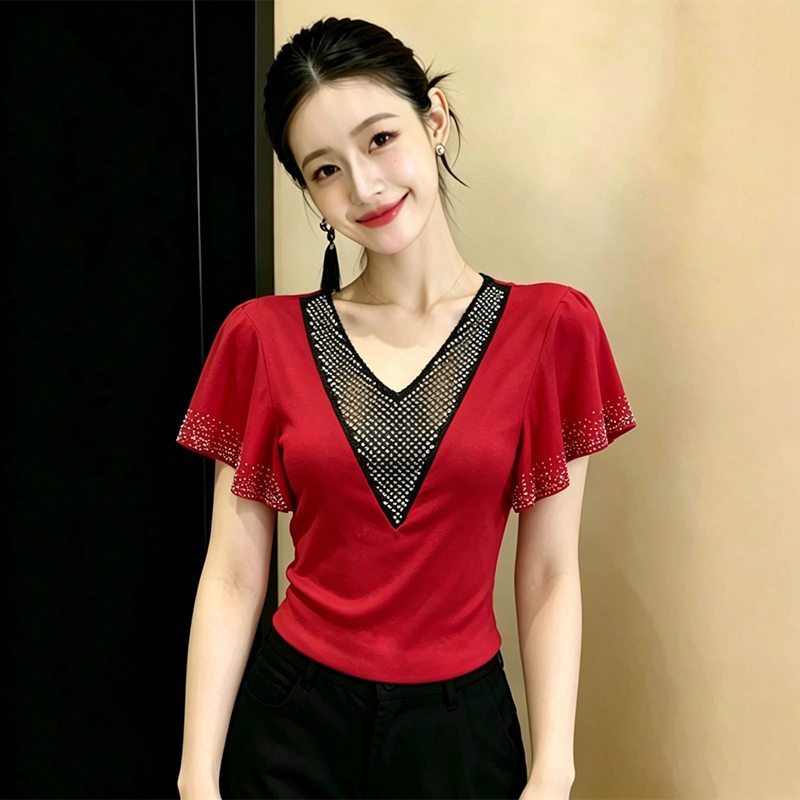 เหมียว ฤดูร้อน 2026 ใหม่เสื้อผ้าสตรีคอวีแก้วตาข่ายเพชรใบบัวแขนสั้นด้านบนกับความรู้สึกระดับไฮเอนด์สลิมฟิตและสลิมมิ่งผลเสื้อยืดมินิเสื้อแนวโ