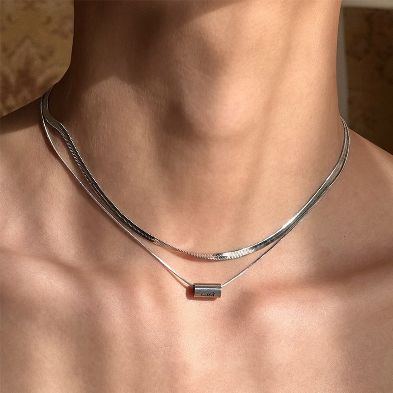 สร้อยคอเหล็กไทเทเนียมสองชั้นเรียบง่ายแนวโน้มถนนฮิปฮอปอุปกรณ์เสริม ไม่จํากัดเพศ