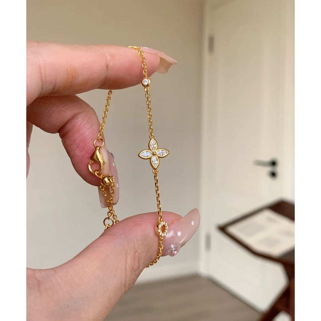 [รูปแบบใหม่] สร้อยข้อมือเพชรฟองดอกไม้สี่แฉกผู้หญิงเรียบง่ายประณีตทุกการแข่งขันมูลค่าสูงไมโครฝังเพทายชั้นแสง หรูหรา