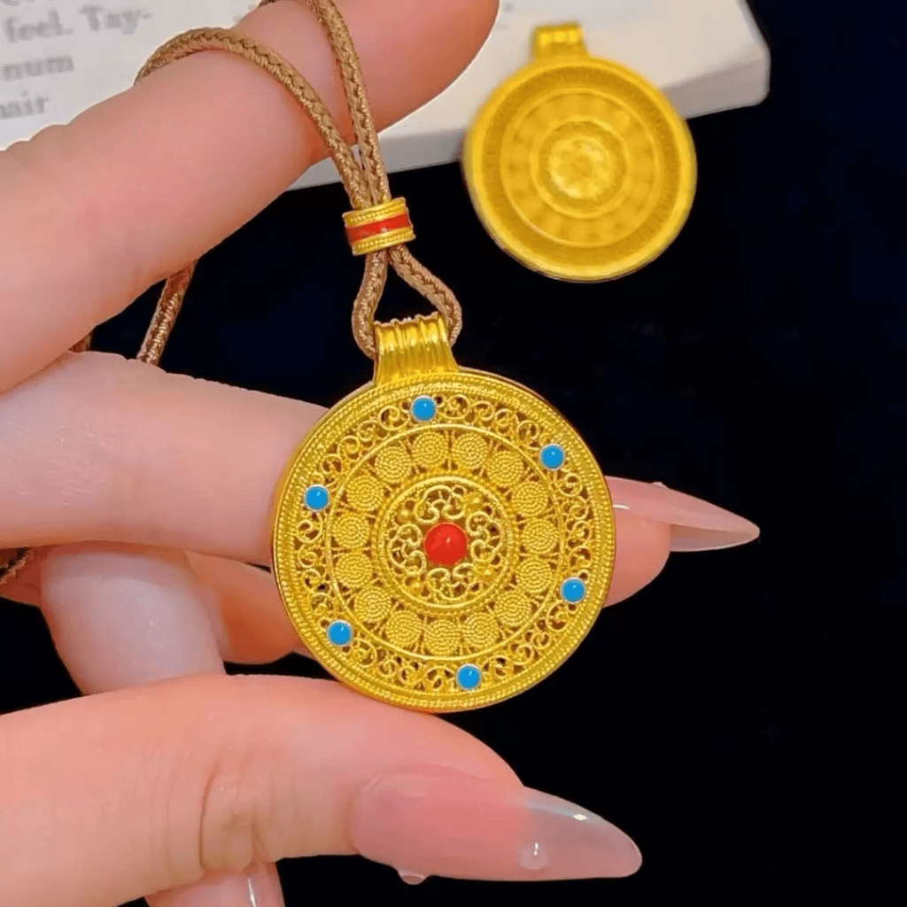Epoxy Eight Treasures Disc จี้สร้อยคอผู้หญิงแฟชั่น All-Match ประณีต