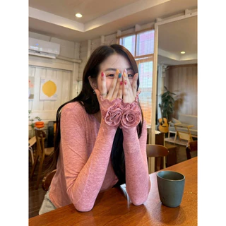 Kulimula Camellia Top: เสื้อแขนยาว ทรงเข้ารูป ปลายแขนแต่งดอกคาเมลเลีย คอกลม สไตล์หวาน/สาวหวาน