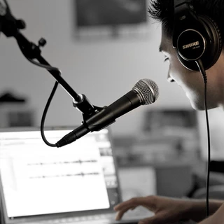 Shure SM58S ไมโครโฟนแบบมีสายการแสดงเวทีสด K เพลงไมโครโฟนมืออาชีพแบบไดนามิก