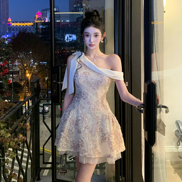 French Party Party ชุดลูกไม้เซ็กซี่ผู้หญิง Slimmer ดูแนวทแยงแขนกุด Strapless A-Line Dress ราคาถูก Shopee Lazada