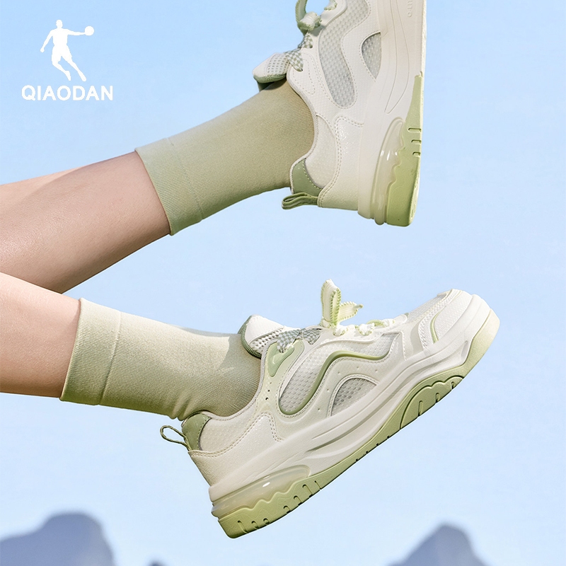 Qiaodan Wind Chime ผู้หญิง Breathable แพลตฟอร์มตาข่ายน้ําหนักเบารองเท้าผ้าใบลําลองสีเขียว QXL0522625