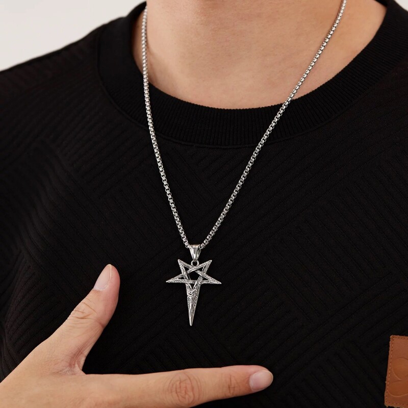 Retro ไวกิ้ง Pentagram จี้ไทเทเนียมเหล็กสร้อยคอ Hip Hop สามเหลี่ยม Eye Of Horus สร้อยคอสแตนเลสสําหรับผู้ชายอุปกรณ์เสริม