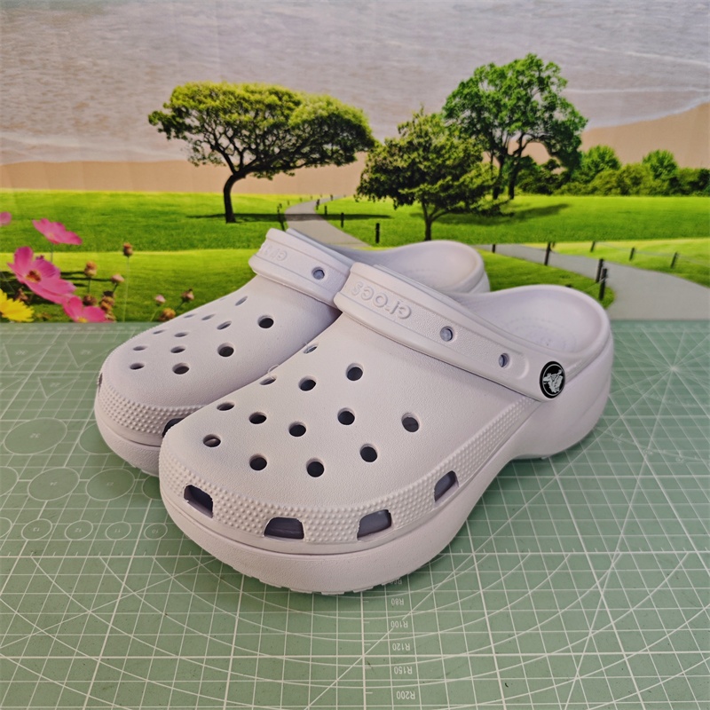 รองเท้าแตะรูพื้นหนา Crocs Cloud ของแท้ 100% | 206750