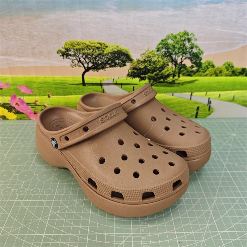 รองเท้าแตะรูพื้นหนา Crocs Cloud 100% | 206750