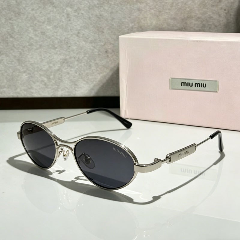2025 แนวโน้ม Y2K Retro แว่นตากันแดดรูปไข่หรูหราแรงบันดาลใจทองกรอบโลหะบาง UV400 ผู้หญิง Shades