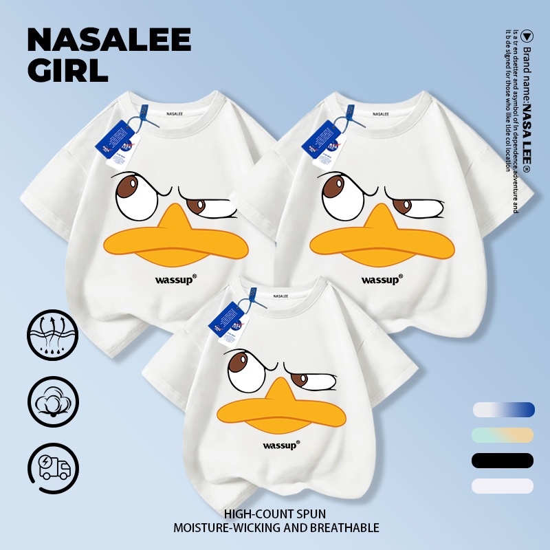 【จัดส่งวันเดียวกัน】เสื้อยืดครอบครัว NASA คอกลม ผ้าฝ้ายสีขาว ระบายอากาศได้ดี ทรงหลวม สำหรับครอบครัว 3 คน ลายเป็ดปากเป็ดน่ารัก สไตล์卡通 เหมาะสำหรับใส่ไปเที่ยวหรืองานสังสรรค์ในครอบครัว แขนสั้น