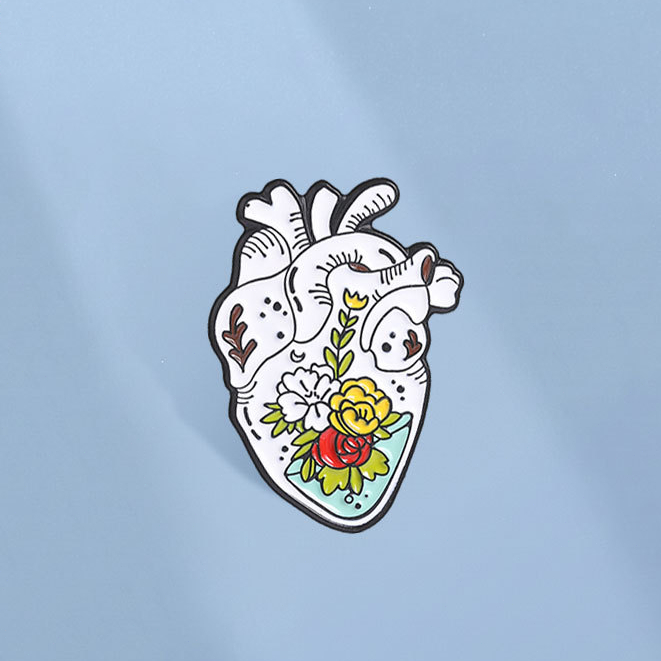 หัวใจกายวิภาคกับดอกไม้เคลือบ Pin ดอกไม้หัวใจเข็มกลัด Anatomy Medical Lapel Badges กระเป๋าเป้สะพายหลังอุปกรณ์เสริมของขวัญสําหรับเพื่อน