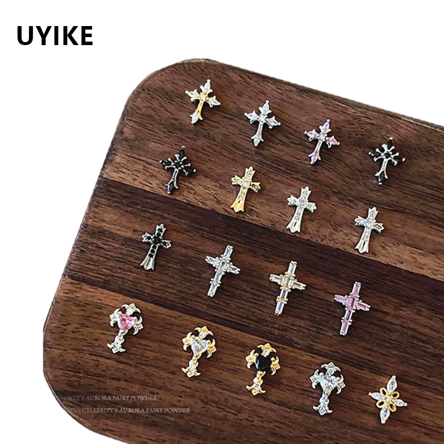 UYIKE ขายส่งอุปกรณ์เสริมสําหรับเล็บ Cross Zircon, Retro Dark Punk สไตล์ Chrome Hearts 3D Rhinestone ตกแต่งเล็บ