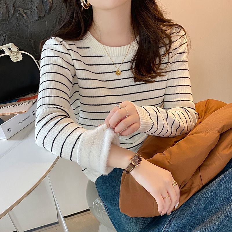 คอกลมแปรงหนา จุดต่ําสุด เสื้อผู้หญิงฤดูใบไม้ร่วงฤดูหนาวรูปแบบใหม่หลวมขนาดใหญ่ลายเสื้อกันหนาวสีขาว