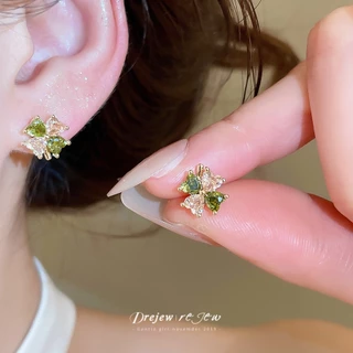เดรเจว ผู้หญิงโทนสีทองโคลเวอร์สี่ใบต่างหูสีเขียวอุปกรณ์เสริมที่สง่างามสําหรับสวมใส่ทุกวันสํานักงานพรรควันที่และของขวัญสําหรับเ