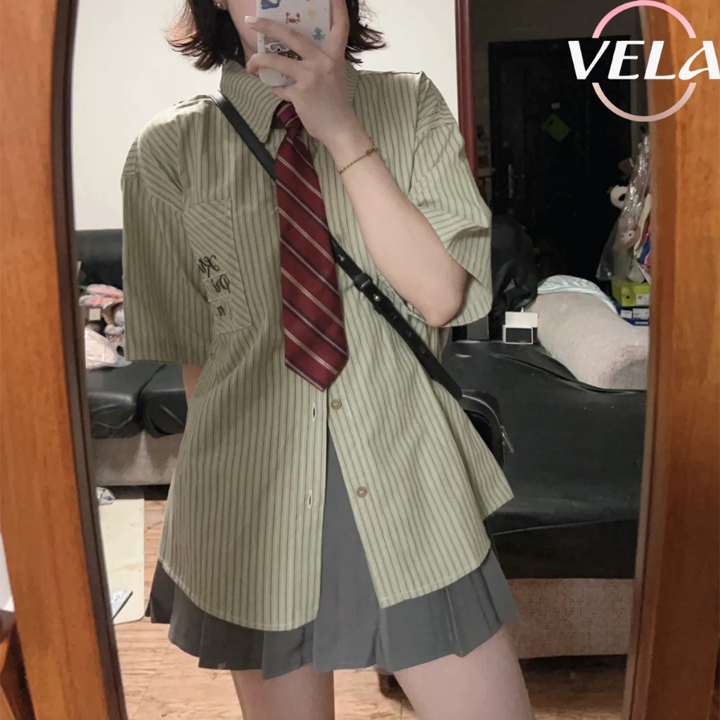 Vela [แถมฟรีเนคไท] เสื้อเชิ้ตลายทาง แขนสั้น ทรงโอเวอร์ไซส์ ทรงหลวม/Oversize สไตล์เกาหลี Y2K ใส่เป็นเสื้อคลุมได้ แมทช์ง่าย [ส่งด่วน⚡]