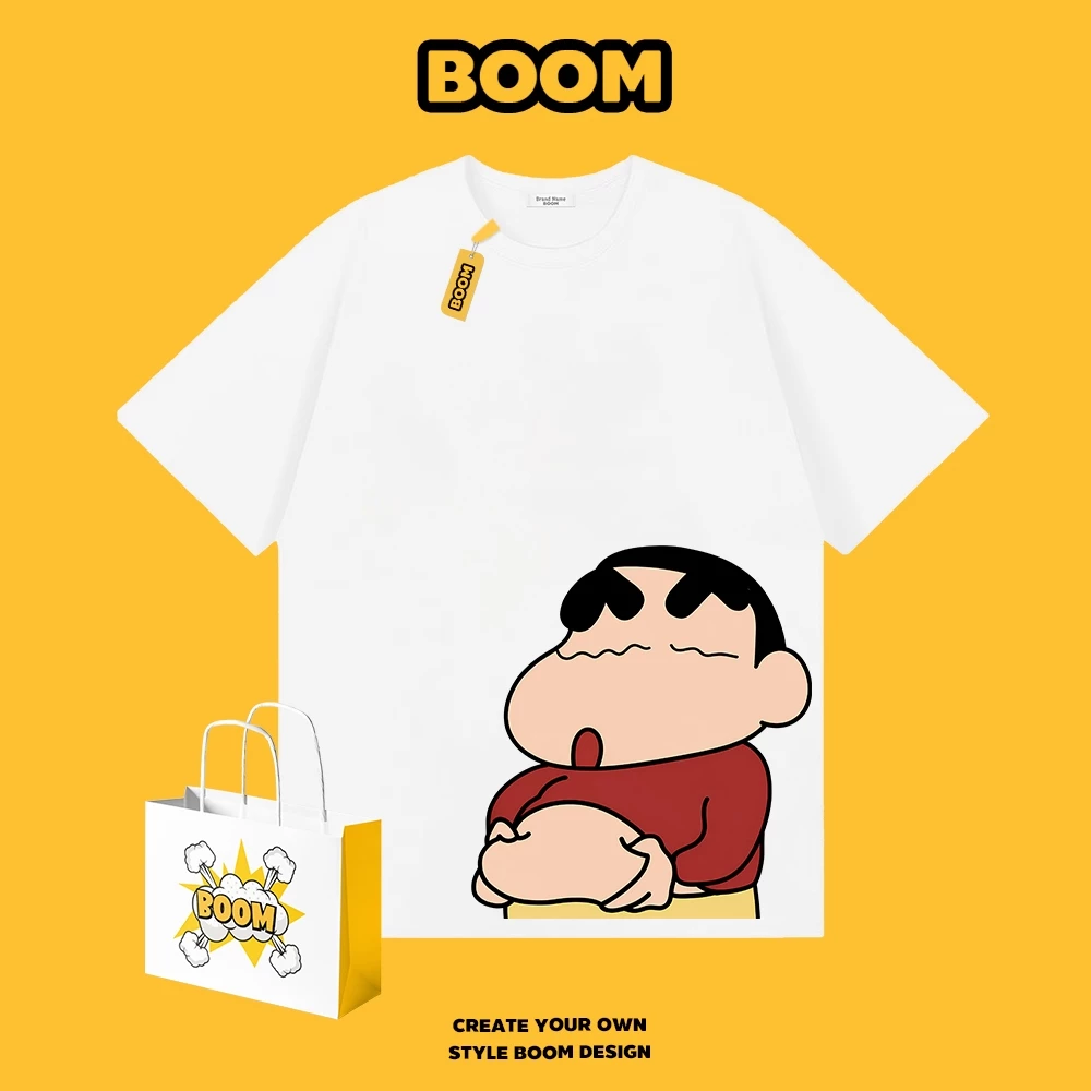 BOOM เสื้อยืดคอกลม ใส่ได้ทั้งชายและหญิง ผ้าฝ้าย 100% ระบายอากาศดี ลายการ์ตูนเครยอนชินจัง เหมาะสำหรับเยาวชน