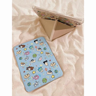 การ์ตูน Shin-chan กรณีแท็บเล็ตสําหรับ iPad generation10th air5 10.9 gen7/8/9th air4 PRO2018 Pro2022 pro11 gen9 10.2 gen7 mini6 2024 air6 11in ช่องเสียบปากกาเกราะป้องกัน
