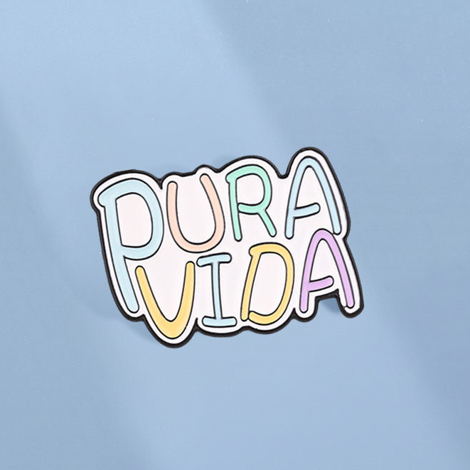 สีสัน Pura Vida เคลือบ Pin Positive Life Quote เข็มกลัดปกป้ายกระเป๋าเป้สะพายหลังอุปกรณ์เสริมของขวัญสําหรับเพื่อน