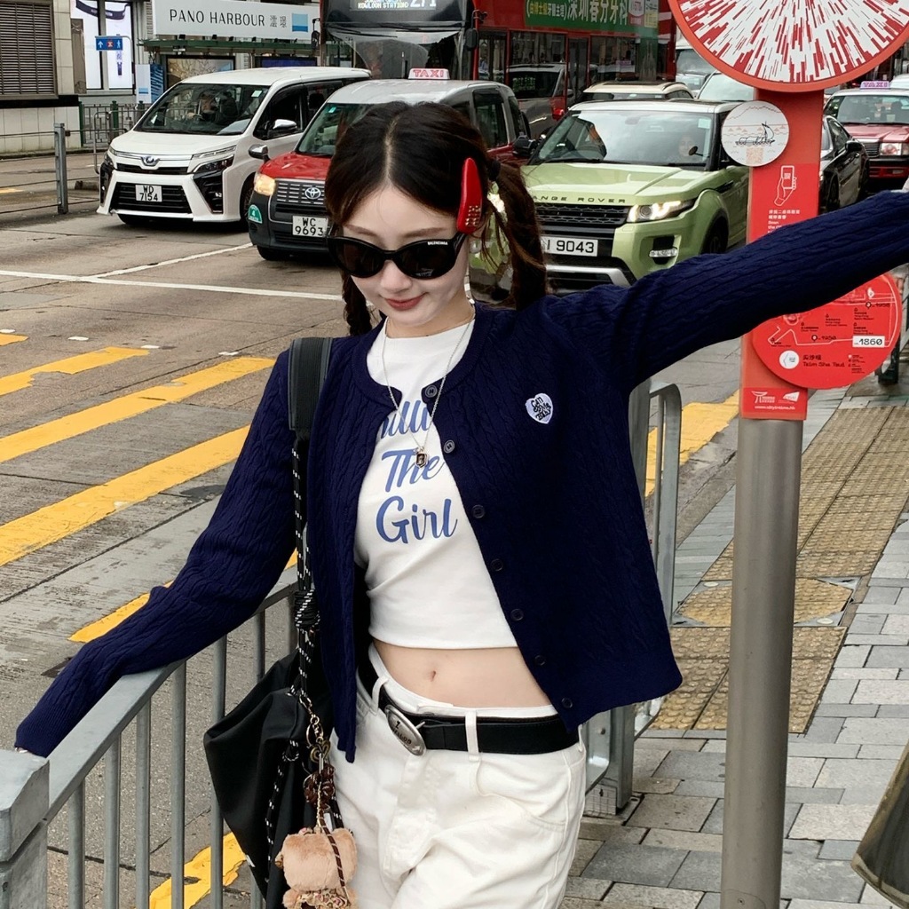 หนาถักเสื้อสเวตเตอร์ถักผู้หญิงฤดูใบไม้ร่วงฤดูหนาวสไตล์ใหม่ บาง-พอดี ผอมลง ดูแจ็คเก็ตขนาดใหญ่สีฟ้า